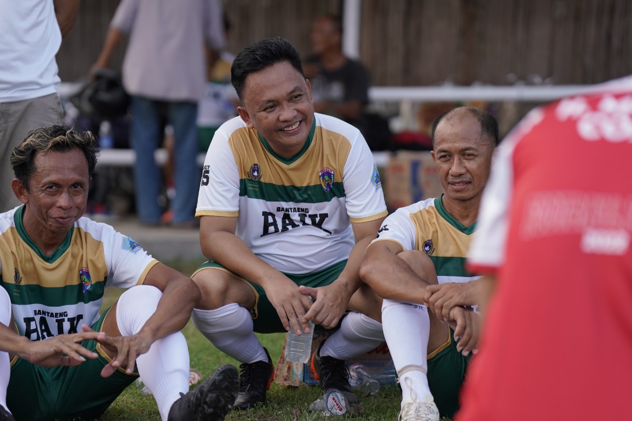 Buka Bupati Cup I Football Legend 2022, Ilham Azikin Harap Ketertiban dan Keamanan