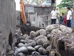 Pemkab Bantaeng Datangkan 50 Truk Timbunan untuk Atasi Abrasi Pantai Seruni