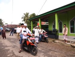 Jum’at Berkah, Ilham Azikin Akan Segera Perbaiki Jalan Dusun Batayya di Sinoa