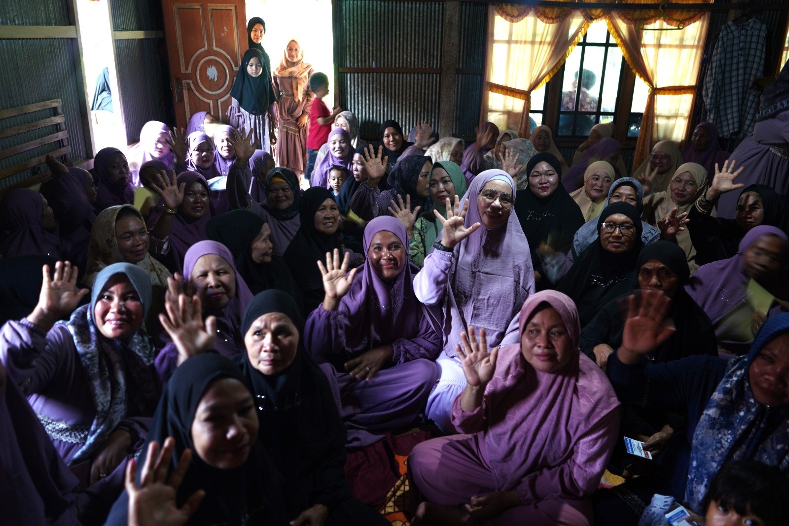  Ibu-ibu Majelis Taklim Sambut Hangat Kunjungan SDY di Bonto Loe